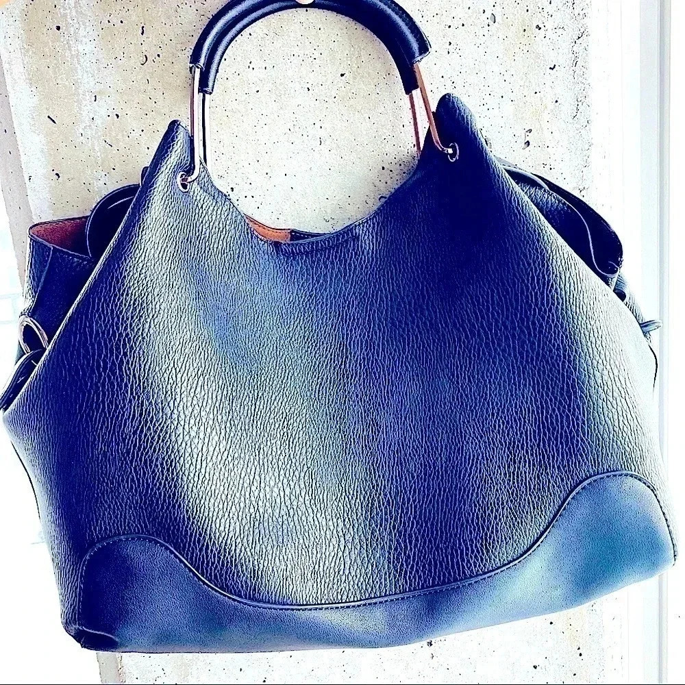 SONDRA ROBERTS BLACK LEATHER WOMEN HAND BAG